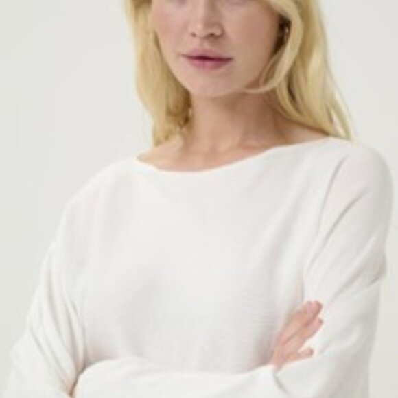 NWT culture offwhite batwing sweater for women size small - Picture 13 of 14